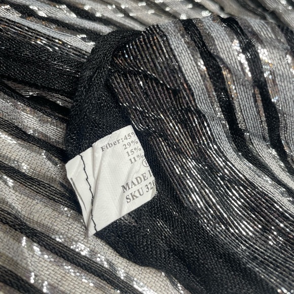 Black Gray Metallic Thread Fringed Scsrf - Picture 5 of 7